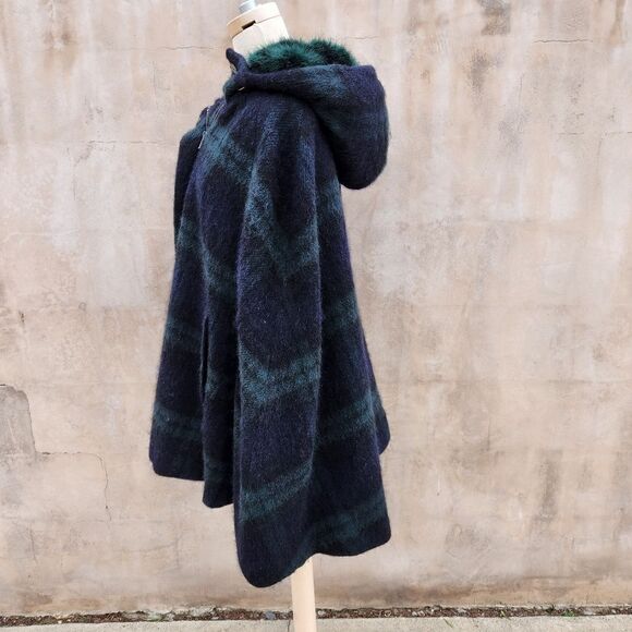 RARE bloggers favorite plaid cape with a faux fur lined hood - Picture 12 of 15